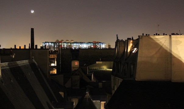 L'hôtel d'Albret et l'hôtel Barbes, au fond le centre Beaubourg.