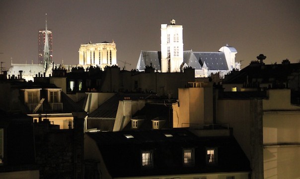 La Tour Maine-Montparnasse, la cathédrale Notre-Dame de Paris et l'église Saint-Gervais