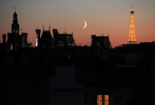 L'Hôtel de Ville - Le croissant de Lune - La Tour Eiffel - Un soir d'été. The Hôtel de Ville - A crescent moon - The Eiffel Tower - A summer night.