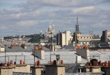 Les toits et la Basilique du Sacré-Coeur. Roofs and the Sacré-Coeur Basilica.