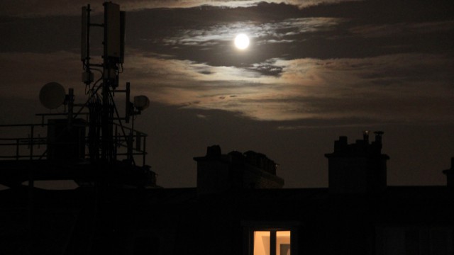 Fenêtre sur Lune. Window on the moon.