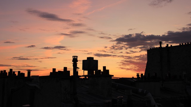 Les Mitrons de Cheminées en action. The tops of active chimneys.