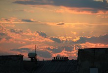 Les Mitrons de Cheminées en action. The tops of active chimneys.