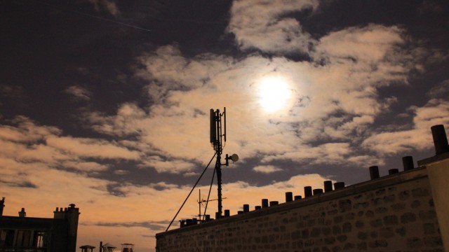 L'antenne des ondes. The wave antenna.